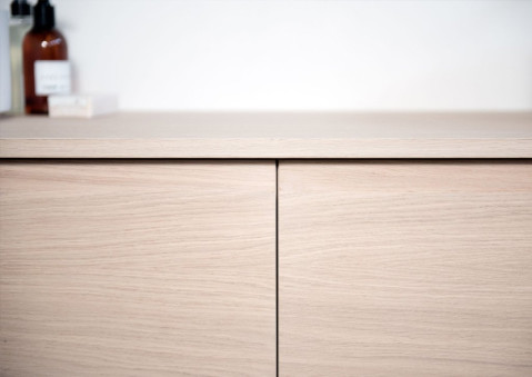 Meuble Suspendu en Wood Chêne Massif + Vasque à poser CORIAN® zoom